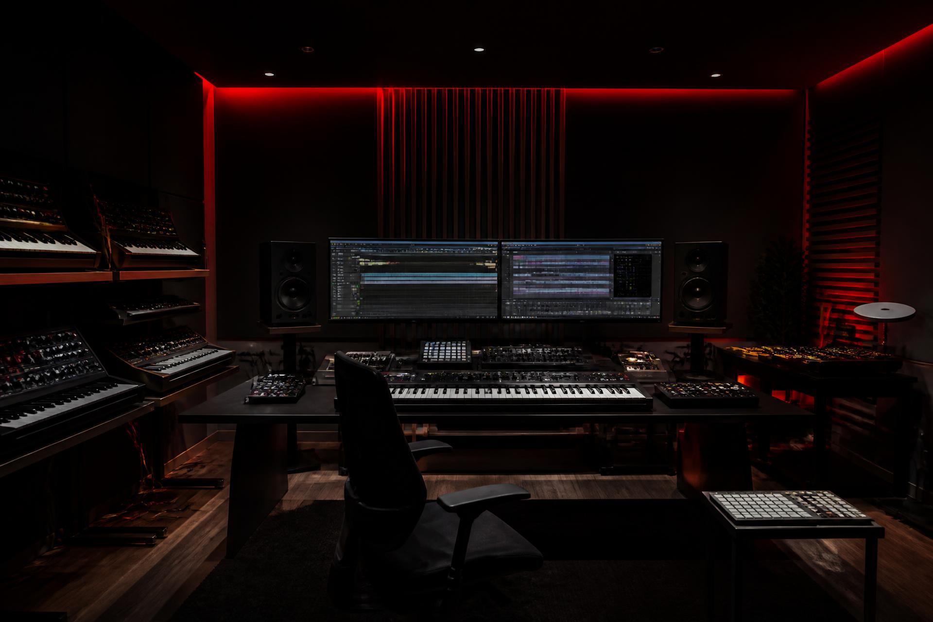 Premium muziekstudio met rode LED verlichting